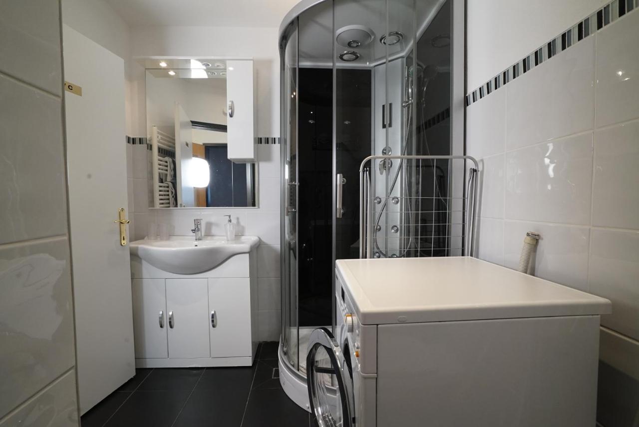 Stylish & Spacious Apartment With Patio Stams Εξωτερικό φωτογραφία